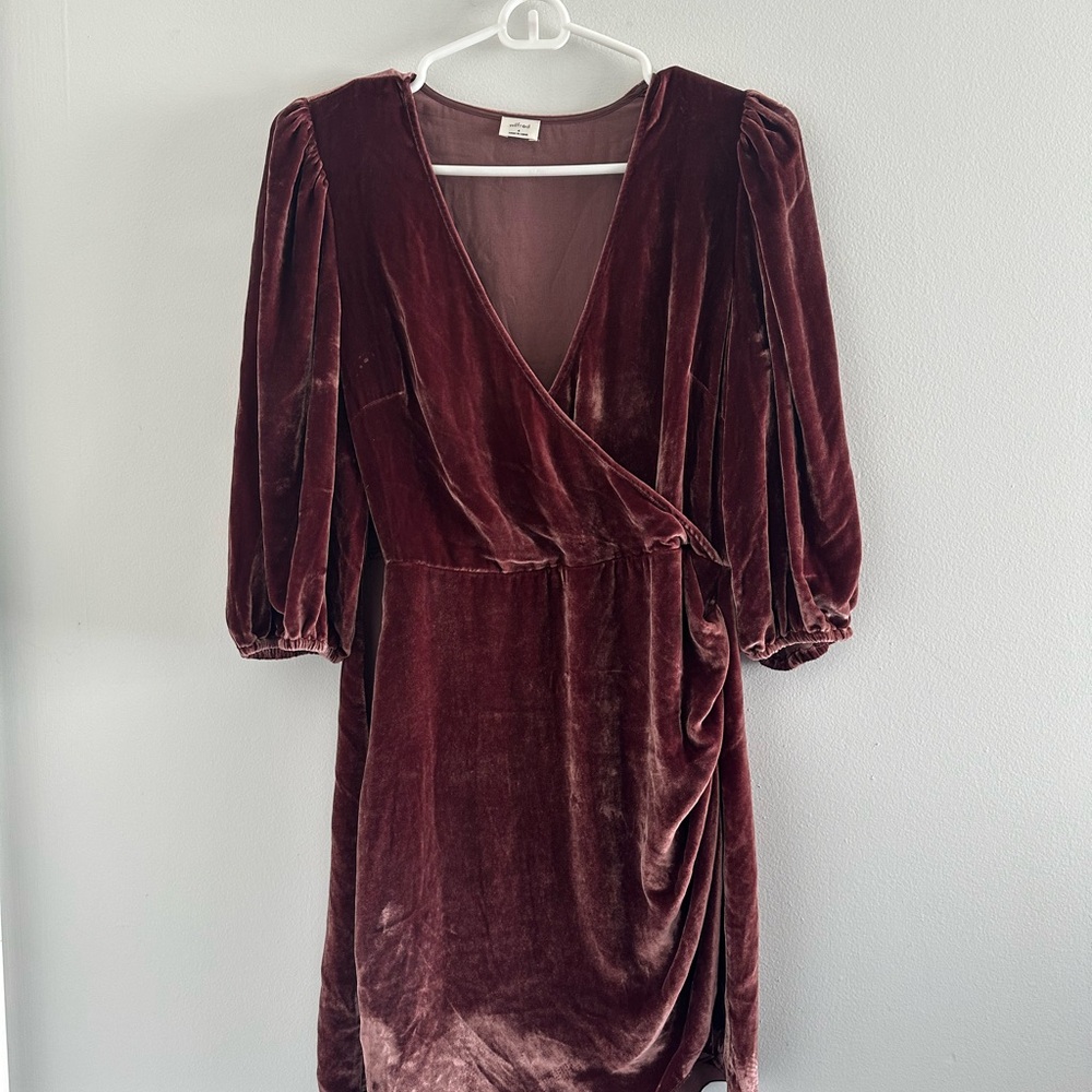 Wilfred Lyric Velvet Pink Dress with V-Neck and 3/4 Sleeves (worn once!)